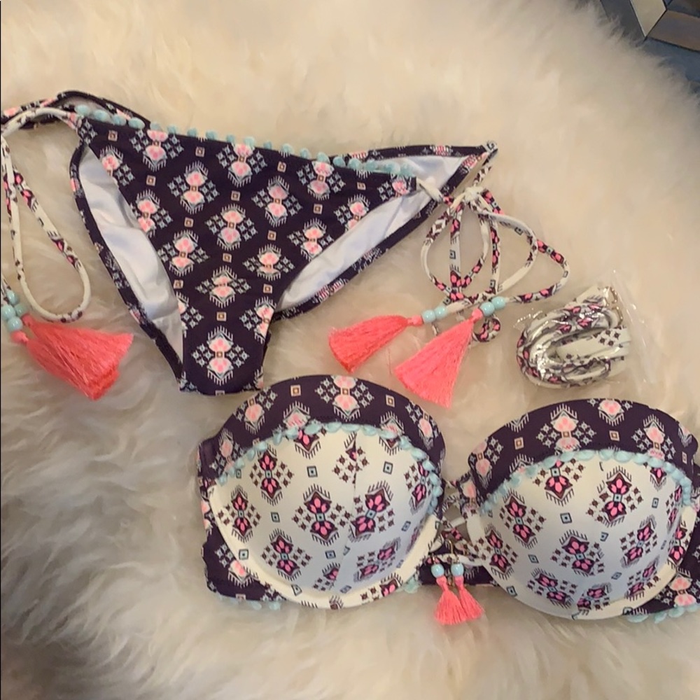 Victoria’s Secret bikini